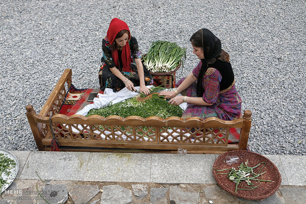 Persian cuisine festival held in Hamedan