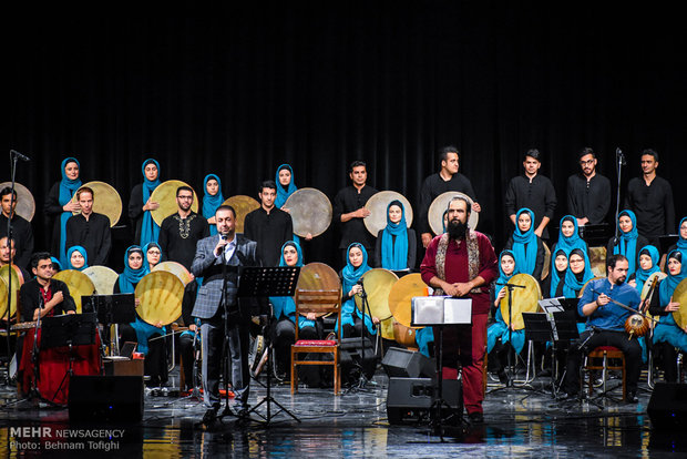 Tahran'da geleneksel İran müziği coşkusu