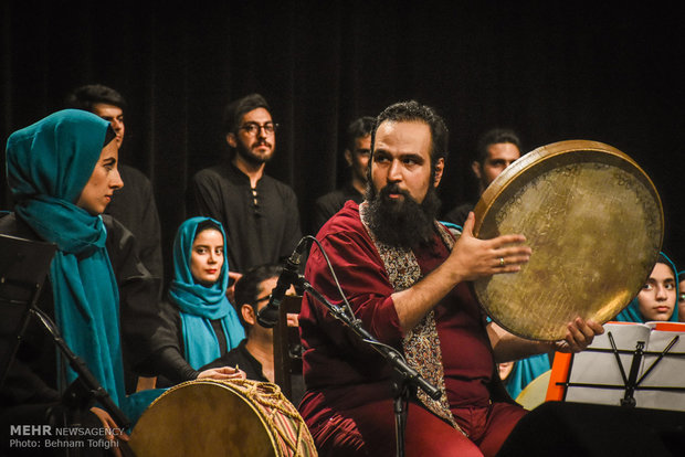 Tahran'da geleneksel İran müziği coşkusu