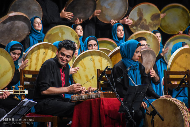 Tahran'da geleneksel İran müziği coşkusu