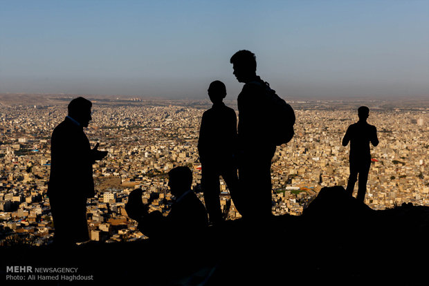 Family climbing gathering in Tabriz