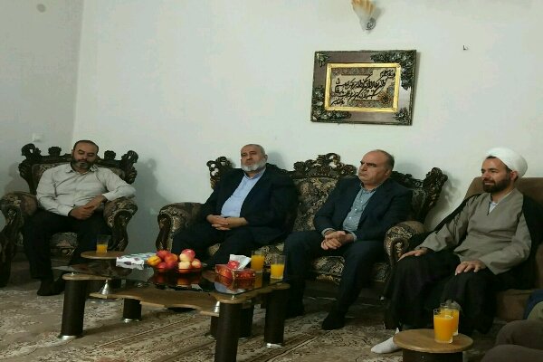 دیدار استاندار کرمانشاه با خانواده معظم شهدا و جانبازان استان