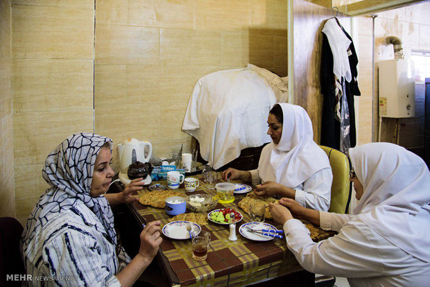 عندما تصبح المرأة الإيرانية معيلة الأسرة!