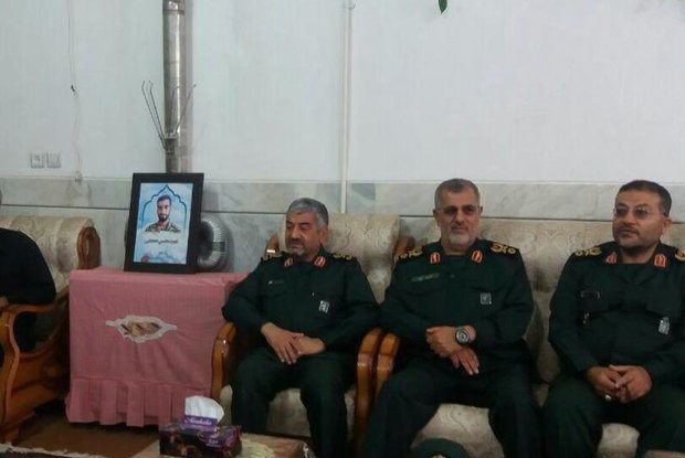 قائد الحرس الثوري يلتقي عائلة الشهيد "محسن حججي"