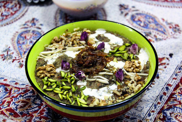 جشنواره غذاهای سنتی ایرانی در آران و بیدگل برگزار شد