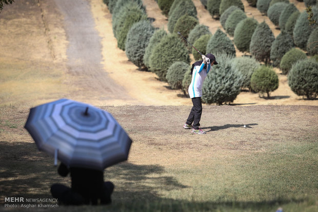 İranlı kadınlardan golf yarışması