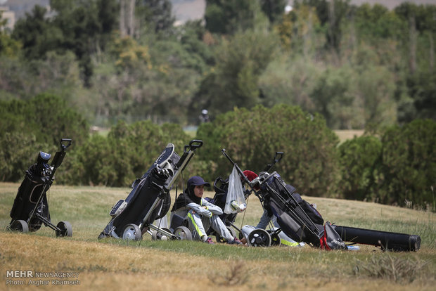 İranlı kadınlardan golf yarışması