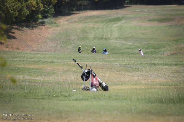 İranlı kadınlardan golf yarışması