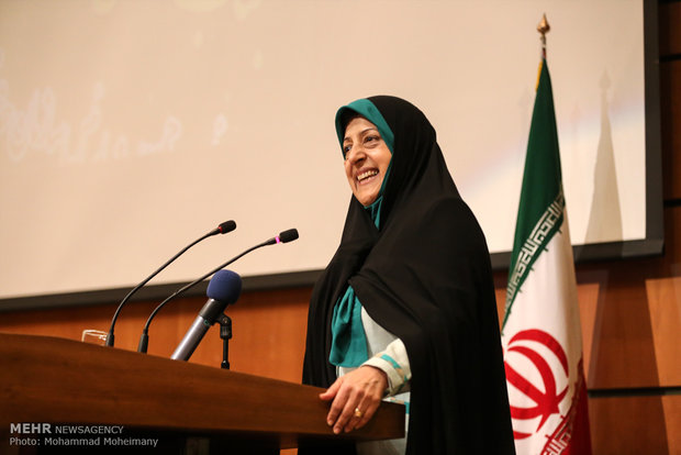 روحاني يأمر بتخصيص 30 في المئة من المناصب الرئاسية للنساء