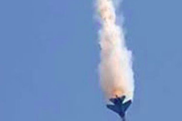 پدافند هوایی یمن جنگنده اف-۱۵ ائتلاف سعودی را هدف قرار داد