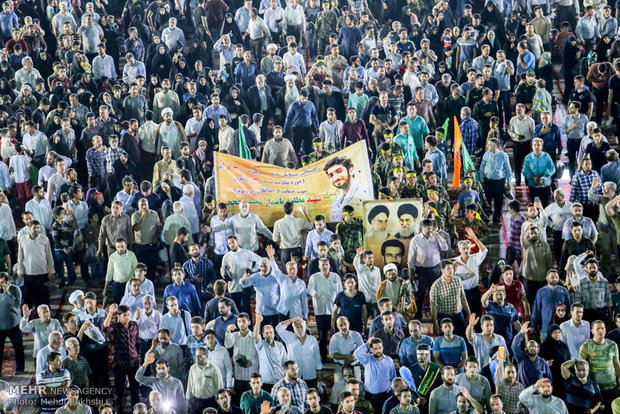 تجلیل از خانواده شهید حججی در مسجد مقدس جمکران‎