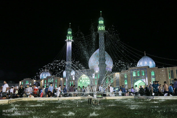 تجلیل از خانواده شهید حججی در مسجد مقدس جمکران‎