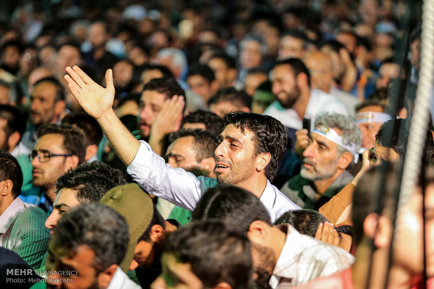 تجلیل از خانواده شهید حججی در مسجد مقدس جمکران‎