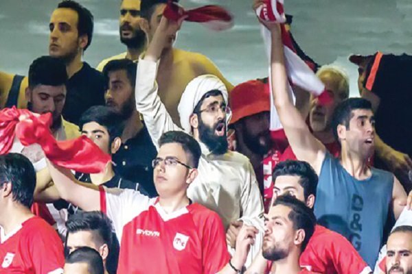 İran’da futbol sevgisi nedeniyle ünlü olan din alimi