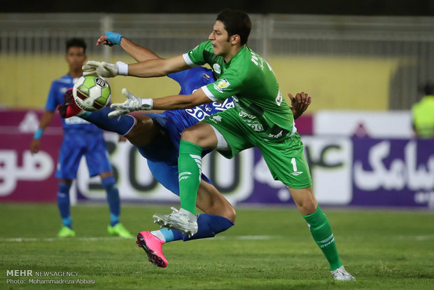 İran Futbol Süper Ligi'nin kritik maçından kareler