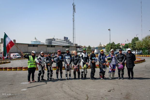 İran'daki kadınlardan moto race yarışması