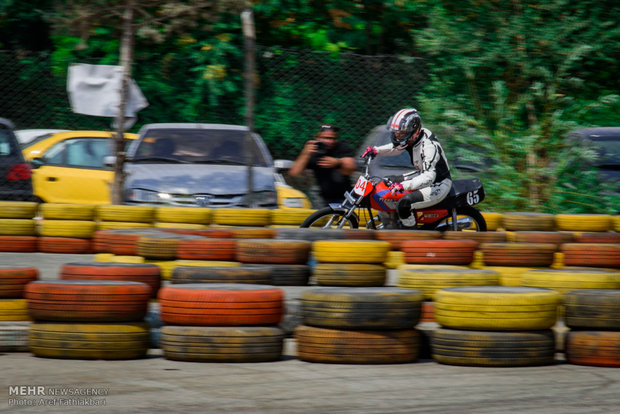 İran'daki kadınlardan moto race yarışması