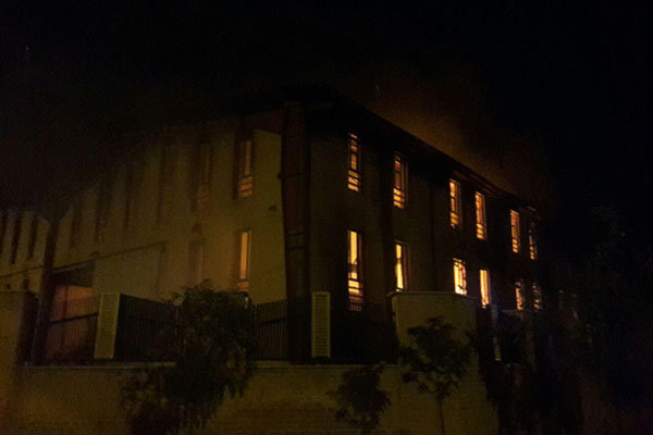 آتش گسترده در کارخانه فیلتر شهرک صنعتی عباس آباد/حریق مهار شد