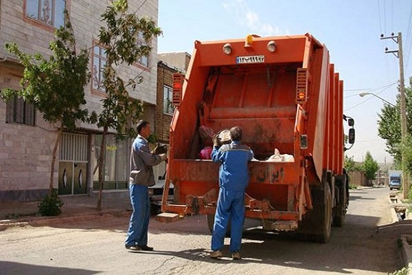 پای کارگر پسماند در بجنورد لای پرس خودروی جمع‌آوری زباله قطع شد