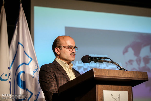 نخستین دوره اهدای نشان عکاس سال مطبوعاتی ایران