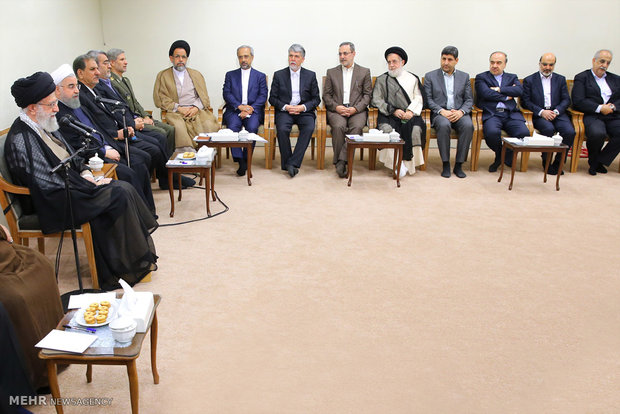 Leader receives Pres. Rouhani, cabinet members