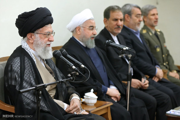 Leader receives Pres. Rouhani, cabinet members