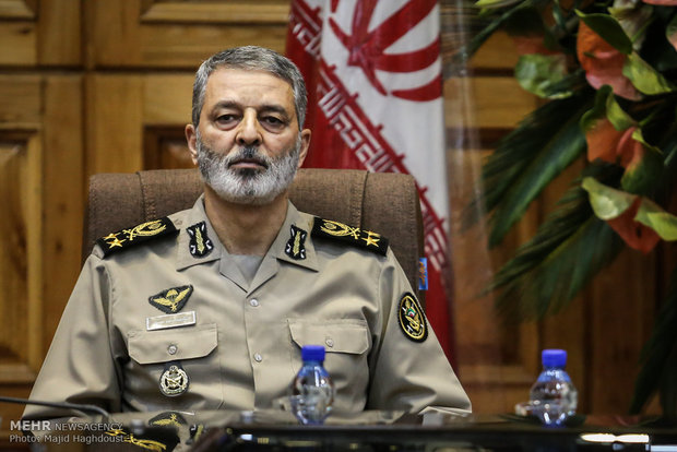ایرانی فوج کی خطے میں دشمن کی تمام نقل و حرکت پر قریبی نظر 