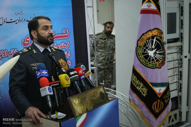 قائد مقرّ خاتم الأنبياء يتحدث مع الصحفيين في اليوم الوطني للدفاع الجوي الإيراني