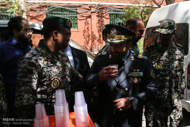 قائد مقرّ خاتم الأنبياء يتحدث مع الصحفيين في اليوم الوطني للدفاع الجوي الإيراني