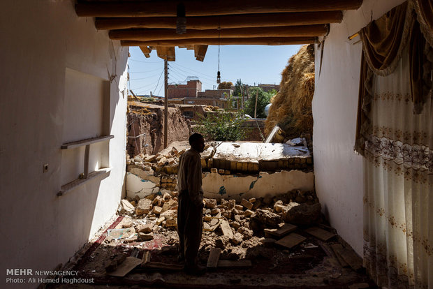 خسارات زلزله در روستای ایوق، در 3 کیلومتری شربیان شربیان آذربایجان شرقی