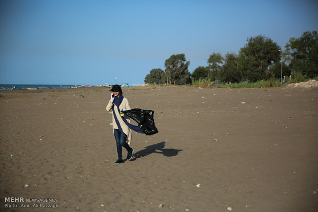 پاک سازی ساحل دریای خزر