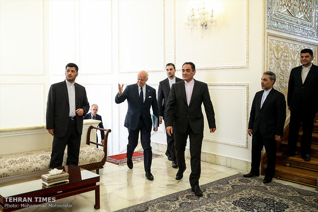 Iran's Zarif meets UN Syria special envoy