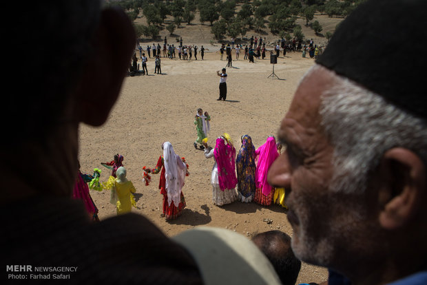 Iranian nomads’ wedding ceremony, symphony of colors 