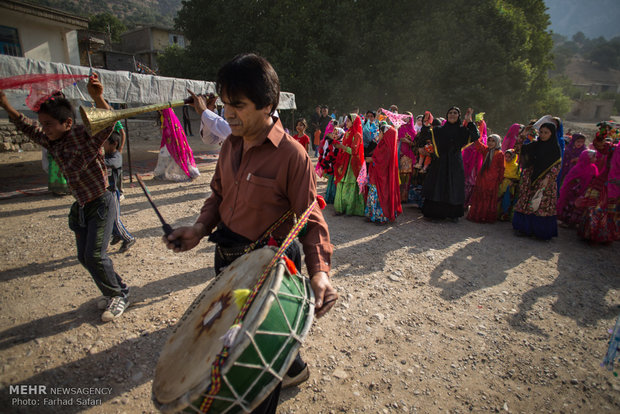 Iranian nomads’ wedding ceremony, symphony of colors 