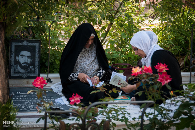 پنجشنبه آخر سال؛ خانه تکانی برای پدر، خانه تکانی برای پسر