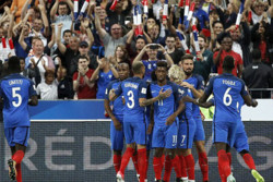 فرانسه با ۴ گل از سد هلند گذشت/ شکست سوئد در زمین بلغارستان