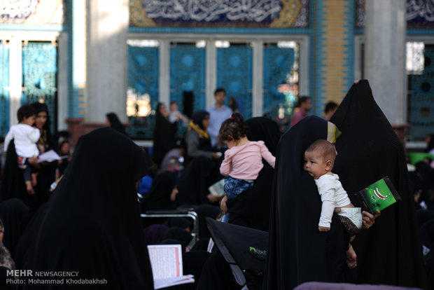 Jamkaran Mosque hosts Muslims celebrating Eid al-Adha