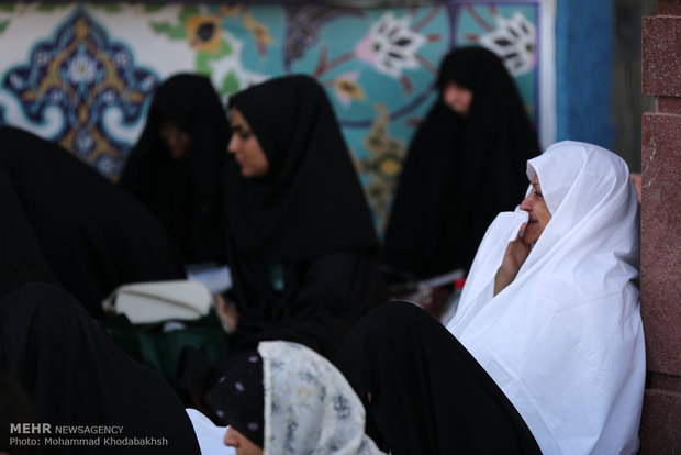 Jamkaran Mosque hosts Muslims celebrating Eid al-Adha