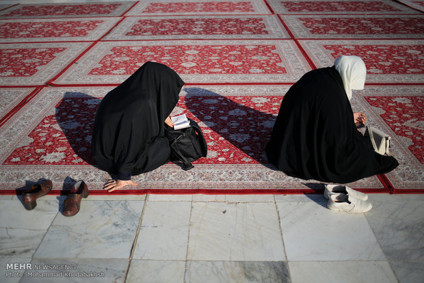 Jamkaran Mosque hosts Muslims celebrating Eid al-Adha