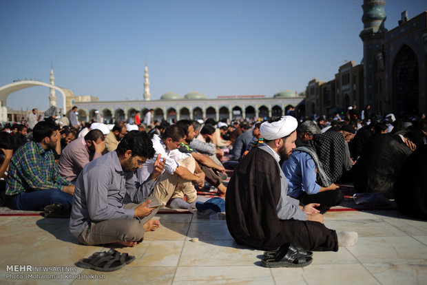 Jamkaran Mosque hosts Muslims celebrating Eid al-Adha