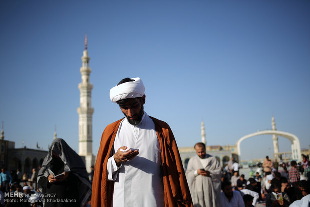 Jamkaran Mosque hosts Muslims celebrating Eid al-Adha