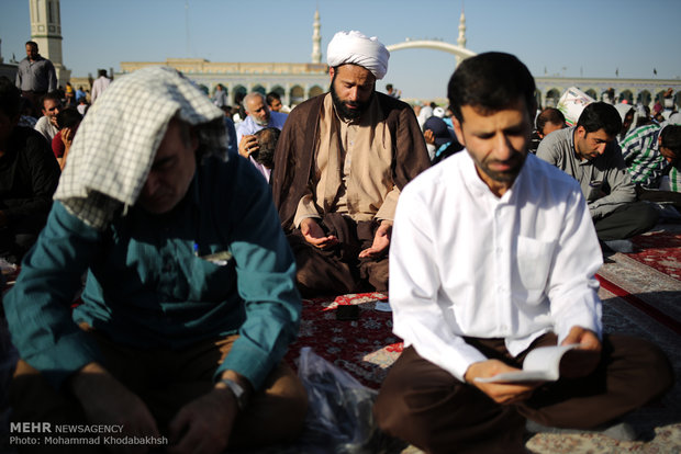 Jamkaran Mosque hosts Muslims celebrating Eid al-Adha