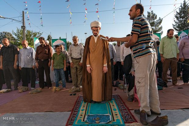 اقامه نماز عید قربان در آستان مقدس امامزاده محمد (ع) ـ حصارک