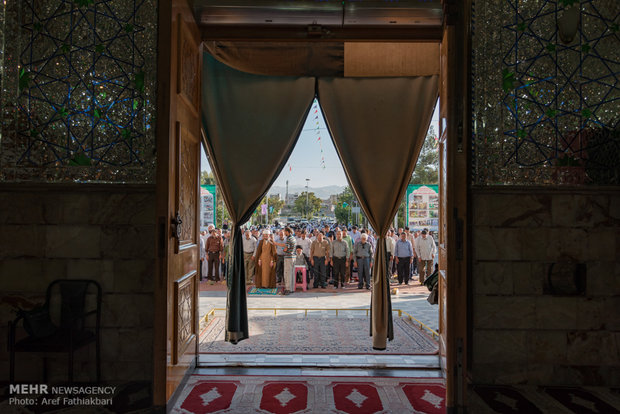 اقامه نماز عید قربان در آستان مقدس امامزاده محمد (ع) ـ حصارک