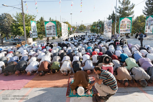 اقامه نماز عید قربان در آستان مقدس امامزاده محمد (ع) ـ حصارک