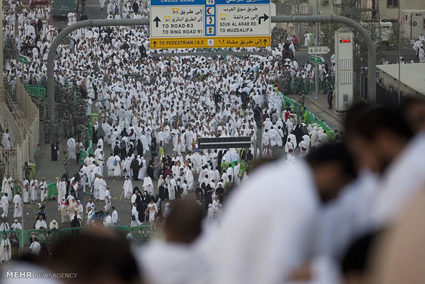 Hacı adaylarından Arafat Dağı ziyareti