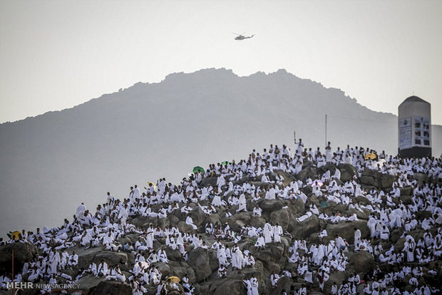 Hacı adaylarından Arafat Dağı ziyareti