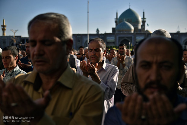 اقامه نماز عید قربان در حرم مطهر رضوی