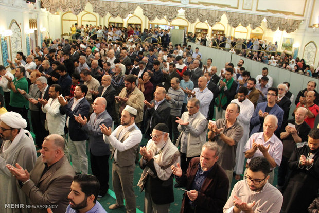 Muslims observe al-Adha recitations in Islamic Center of England