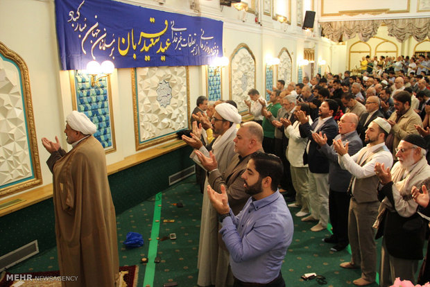 Muslims observe al-Adha recitations in Islamic Center of England